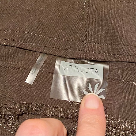Athleta Shorts 🩳 grayish/ brown size 8 nylon. Lots of pockets - Picture 3 of 3